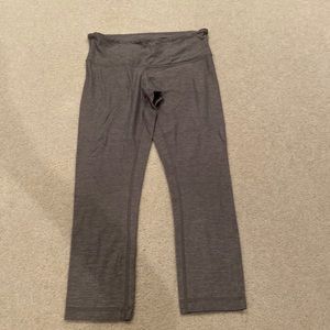 Gray wunder under lululemon cropped leggings size 4